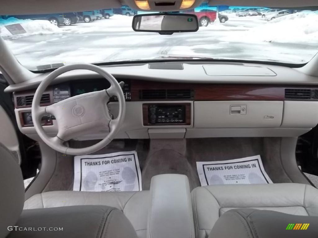 1995 Cadillac DeVille Sedan Gray Dashboard Photo #44799426