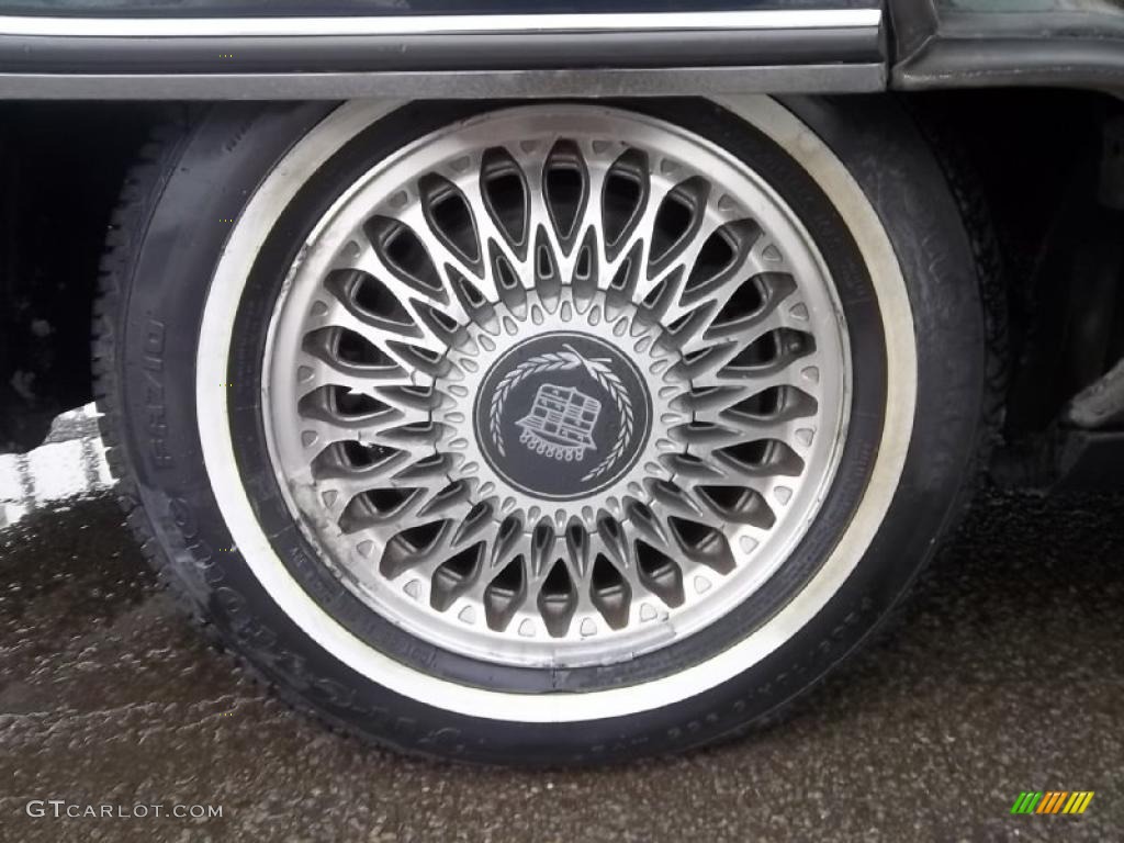 1995 Cadillac DeVille Sedan Wheel Photo #44799554