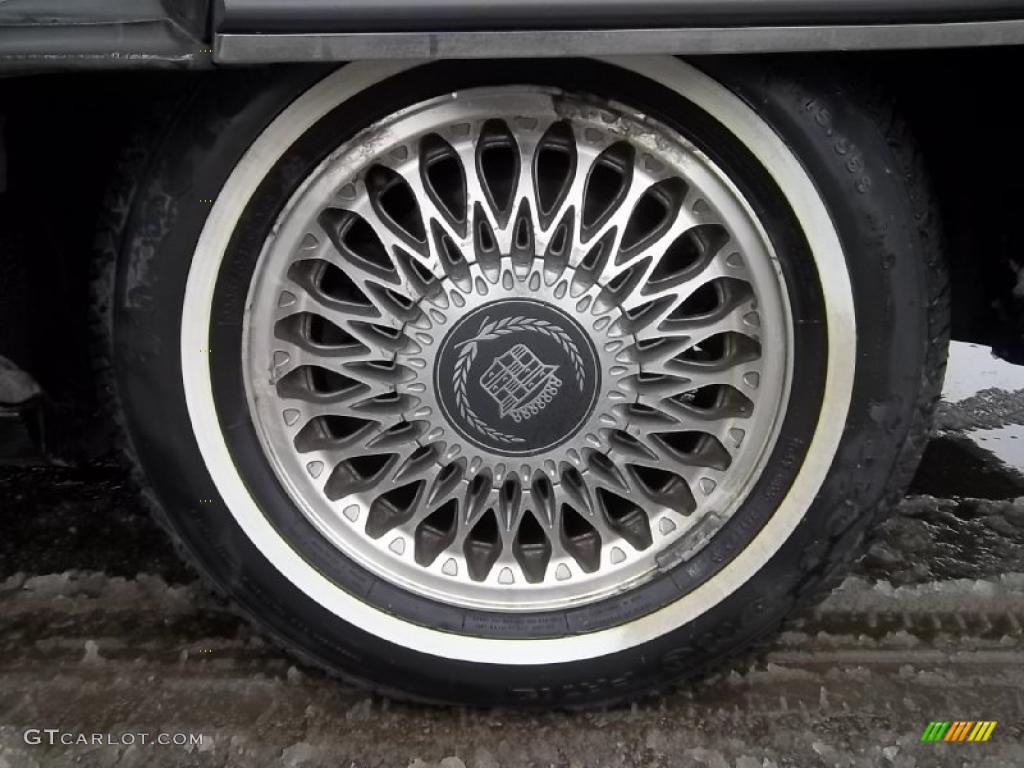 1995 Cadillac DeVille Sedan Wheel Photo #44799566