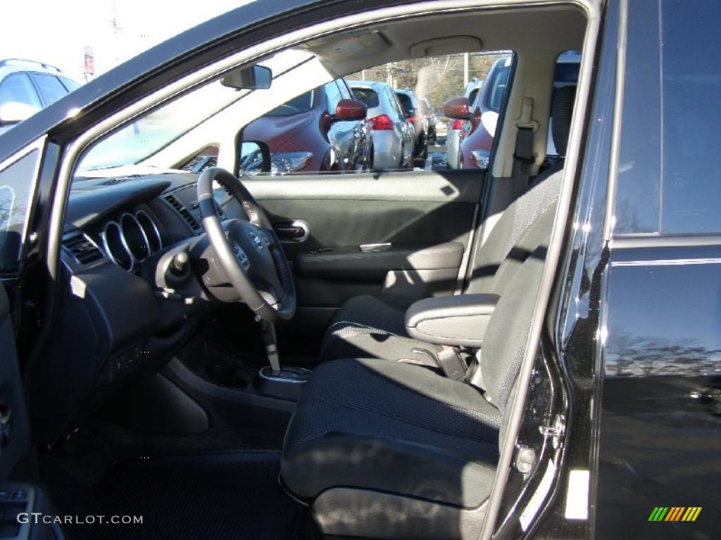 Charcoal Interior 2011 Nissan Versa 1.8 SL Hatchback Photo #44799638