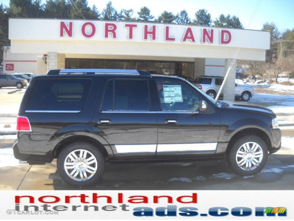 Tuxedo Black Metallic Lincoln Navigator