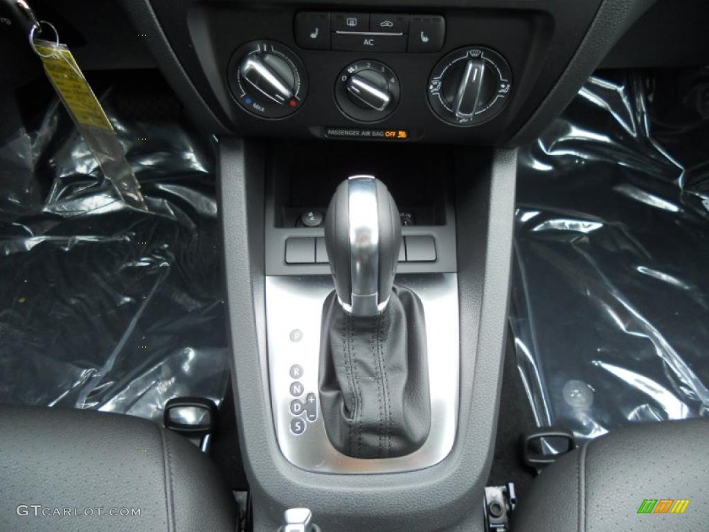 2011 Jetta SE Sedan - Platinum Gray Metallic / Titan Black photo #17