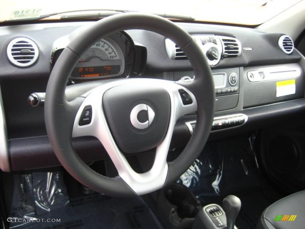 2011 fortwo passion coupe - Crystal White / Black Leather photo #4