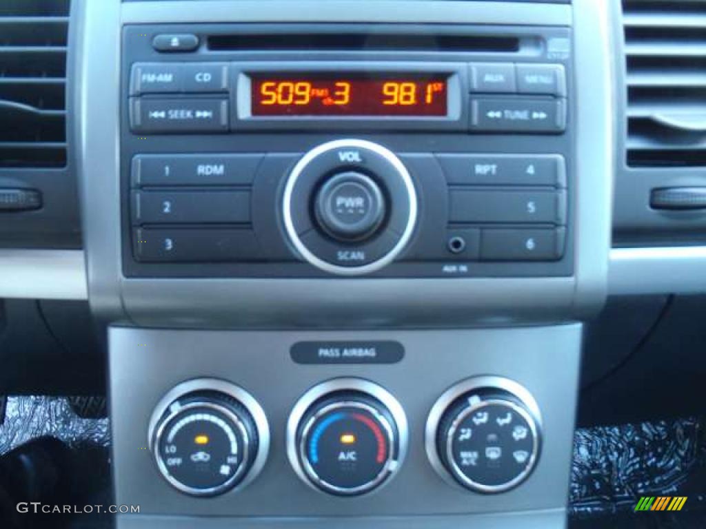 2011 Nissan Sentra 2.0 Controls Photo #44807704