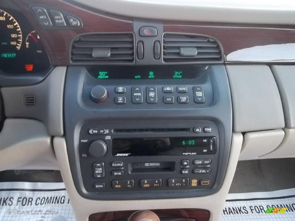 2000 Cadillac DeVille DTS Controls Photo #44808016