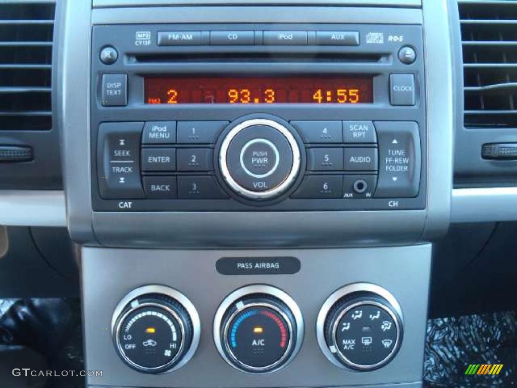 2011 Nissan Sentra 2.0 S Controls Photos