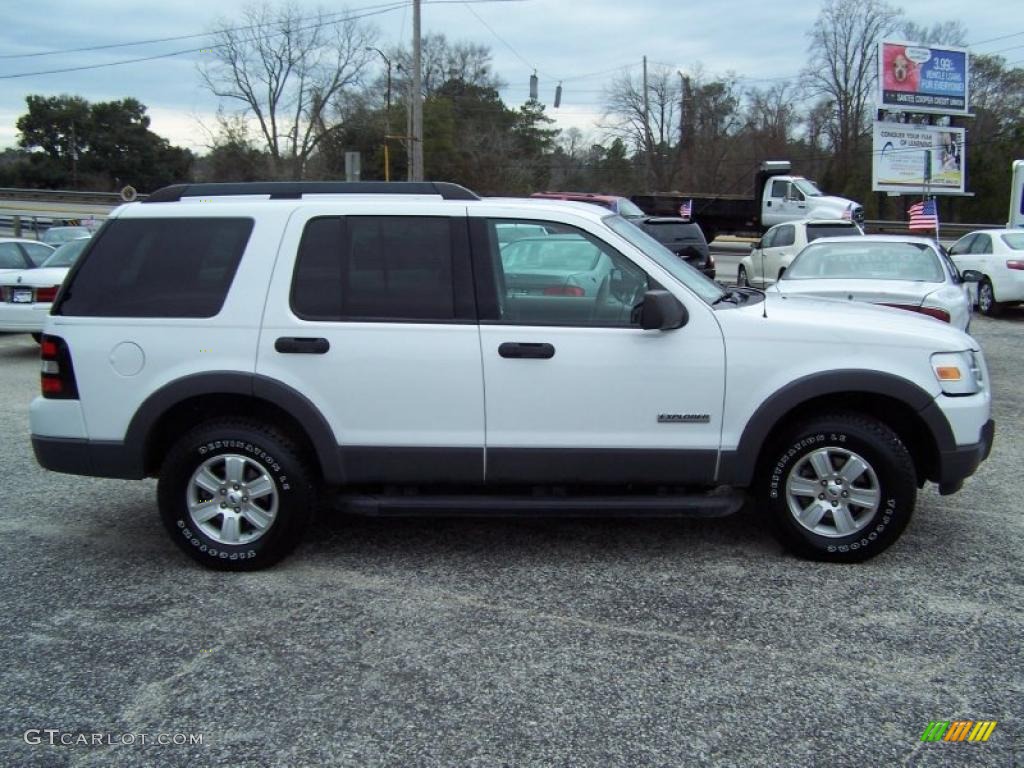 2006 Explorer XLT - Oxford White / Camel/Stone photo #4