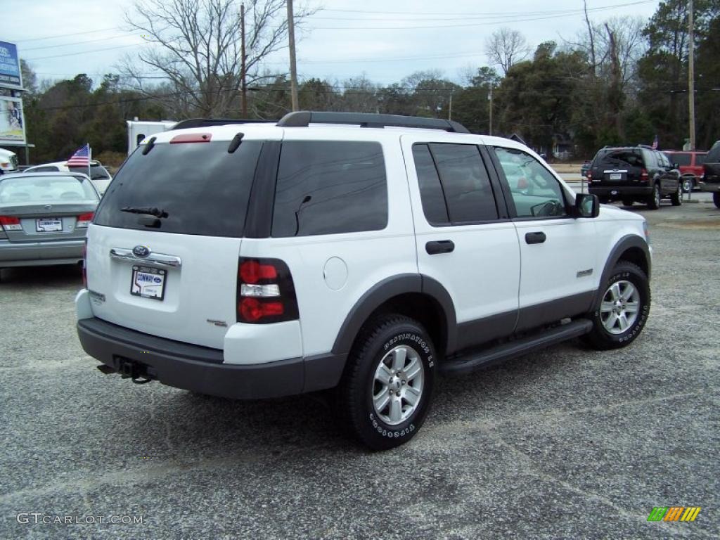 2006 Explorer XLT - Oxford White / Camel/Stone photo #5