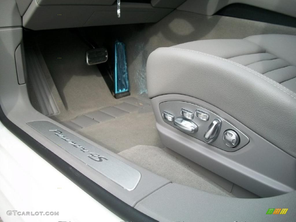 2011 Porsche Panamera 4S Controls Photo #44816732