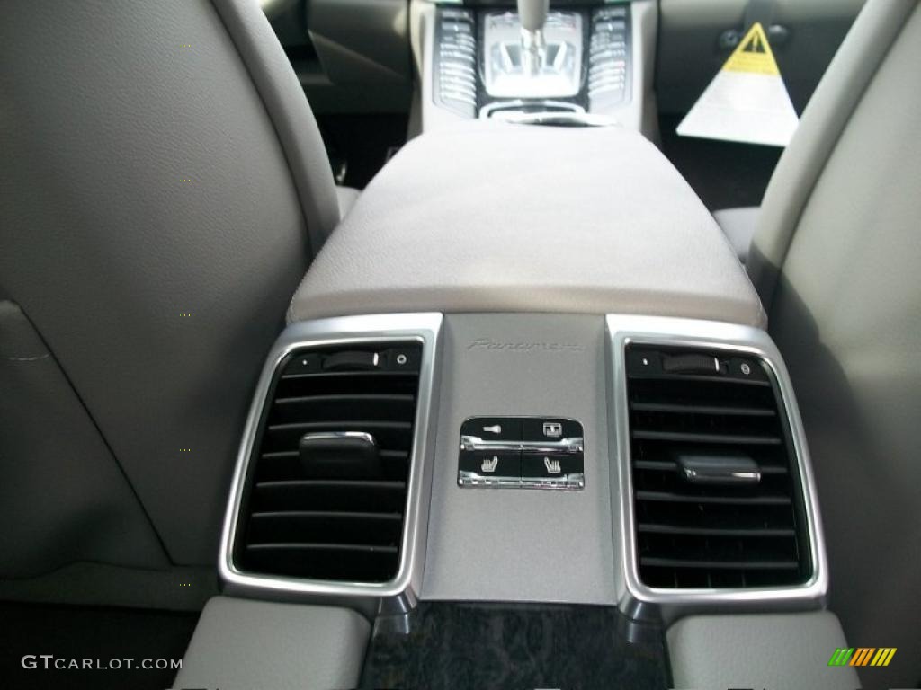 2011 Porsche Panamera 4S Controls Photo #44818024