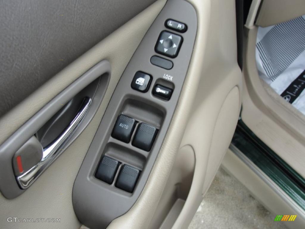 2001 Subaru Outback Limited Wagon Controls Photo #44818376