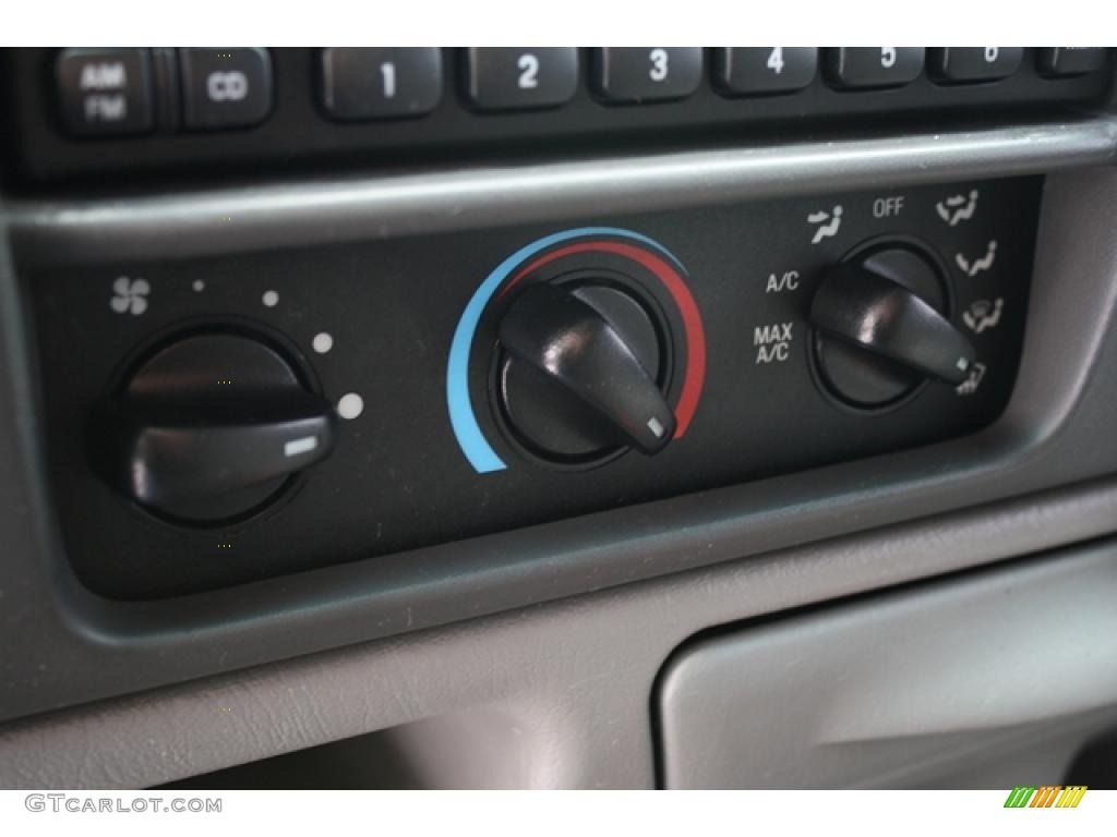 2003 Ford Excursion XLT 4x4 Controls Photo #44819156