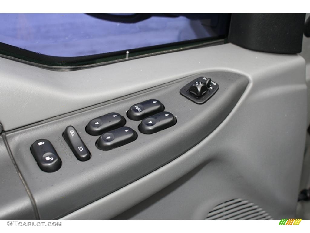 2003 Ford Excursion XLT 4x4 Controls Photo #44819296