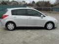 Brilliant Silver - Versa 1.8 S Hatchback Photo No. 2