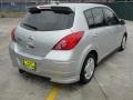 Brilliant Silver - Versa 1.8 S Hatchback Photo No. 3