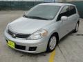 Brilliant Silver - Versa 1.8 S Hatchback Photo No. 7