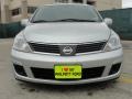 Brilliant Silver - Versa 1.8 S Hatchback Photo No. 9