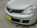 Brilliant Silver - Versa 1.8 S Hatchback Photo No. 11