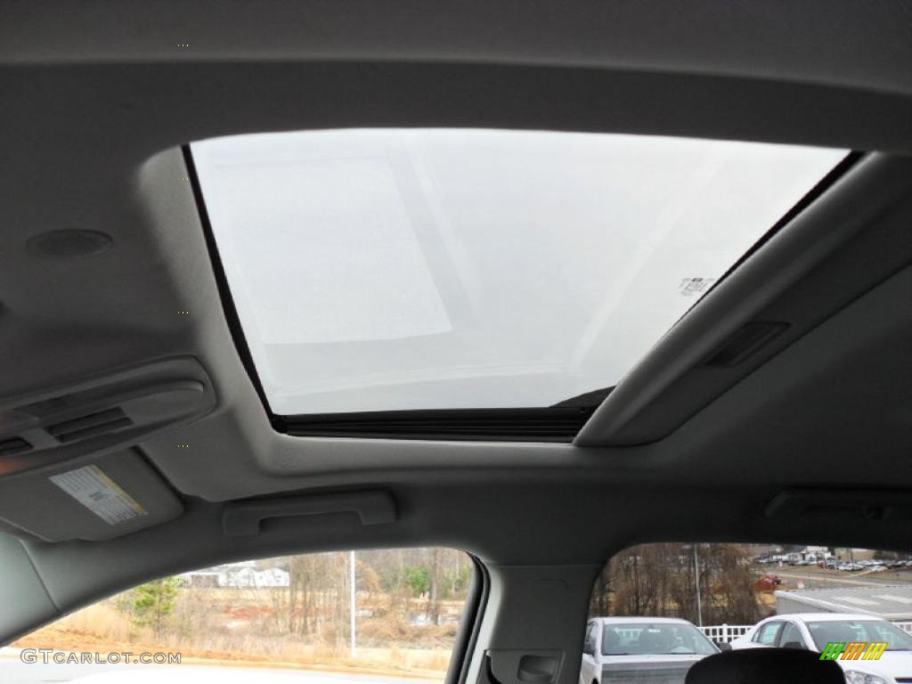 2011 Chevrolet Equinox LT Sunroof Photos