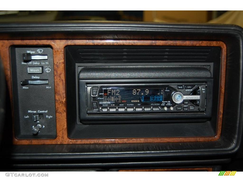 1991 Cadillac Seville Standard Seville Model Controls Photo #44829668