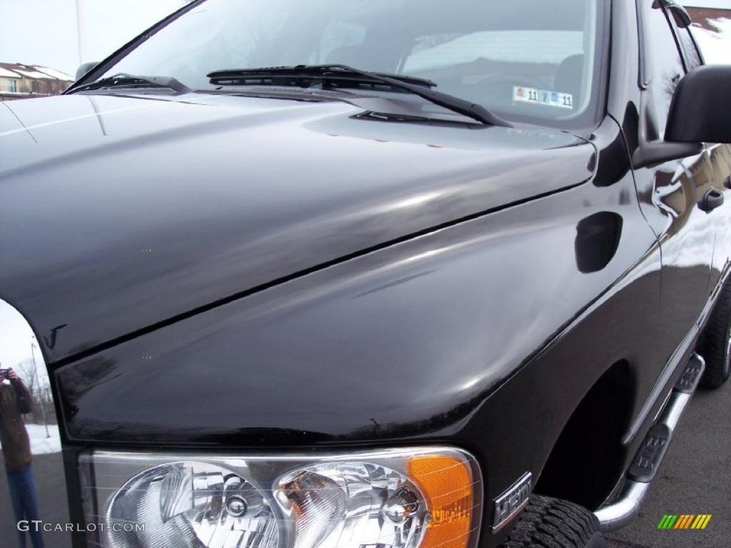 2003 Ram 2500 SLT Quad Cab 4x4 - Black / Dark Slate Gray photo #17