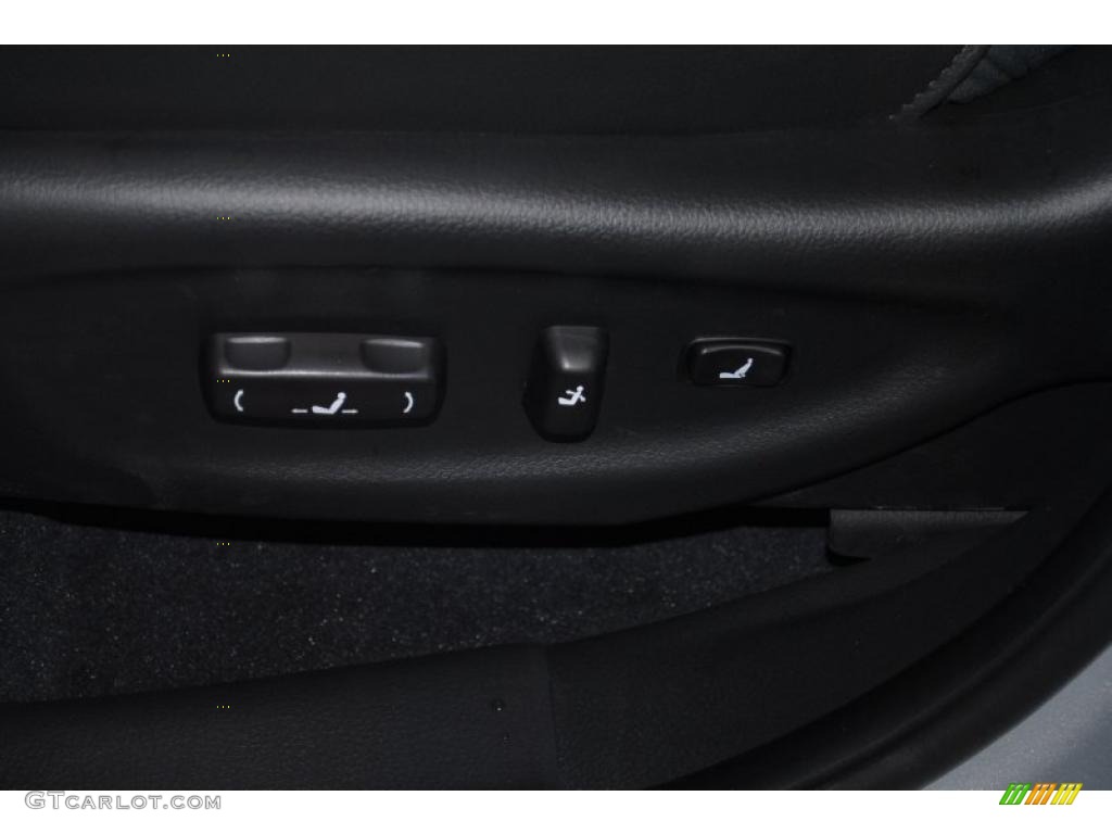 2011 Sorento SX V6 AWD - Bright Silver / Black photo #15