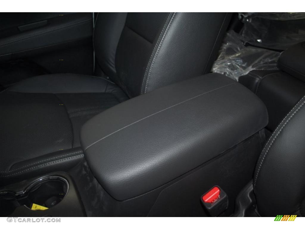 2011 Sorento SX V6 AWD - Bright Silver / Black photo #37