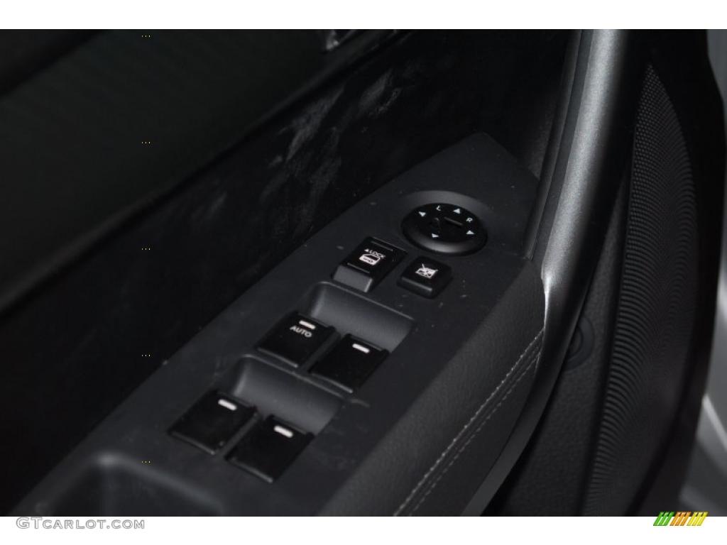 2011 Sorento SX V6 AWD - Bright Silver / Black photo #40