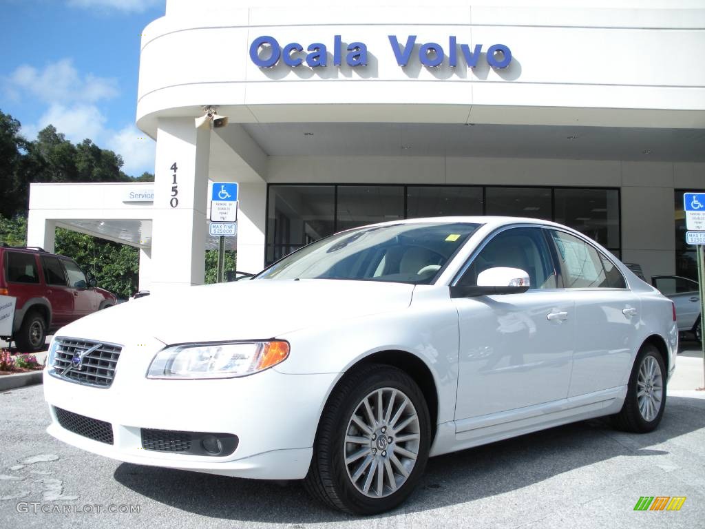 Ice White Volvo S80