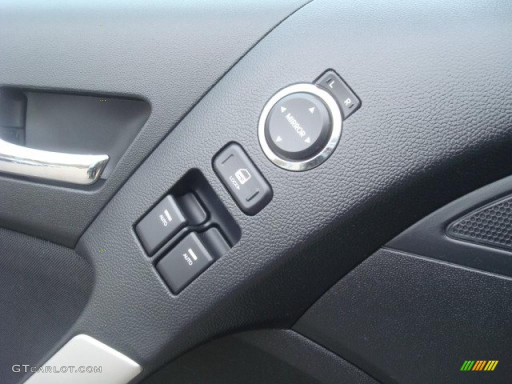 2010 Hyundai Genesis Coupe 2.0T Controls Photo #44837572