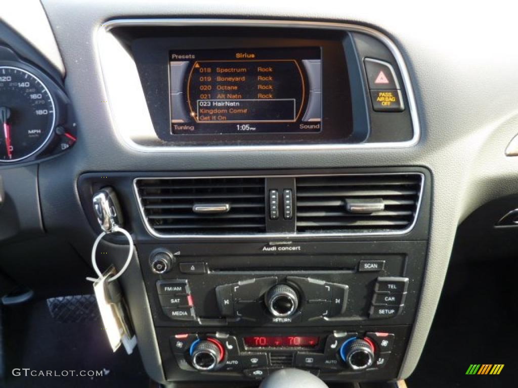 2010 Audi Q5 3.2 quattro Controls Photo #44838624