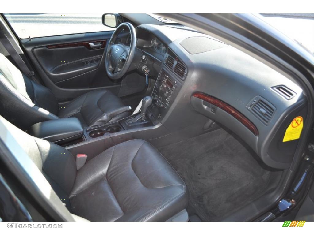 Graphite Interior 2004 Volvo V70 2.4 Photo #44840584