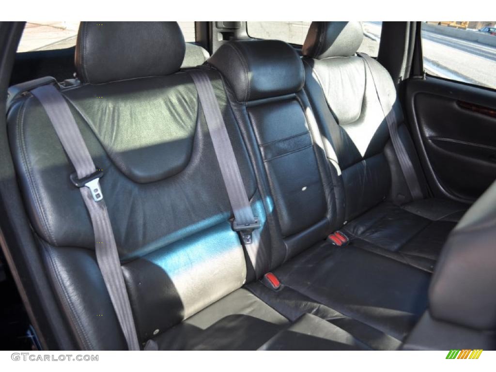 Graphite Interior 2004 Volvo V70 2.4 Photo #44840596