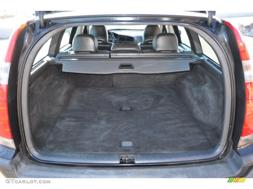 2004 Volvo V70 2.4 Trunk Photo #44840612