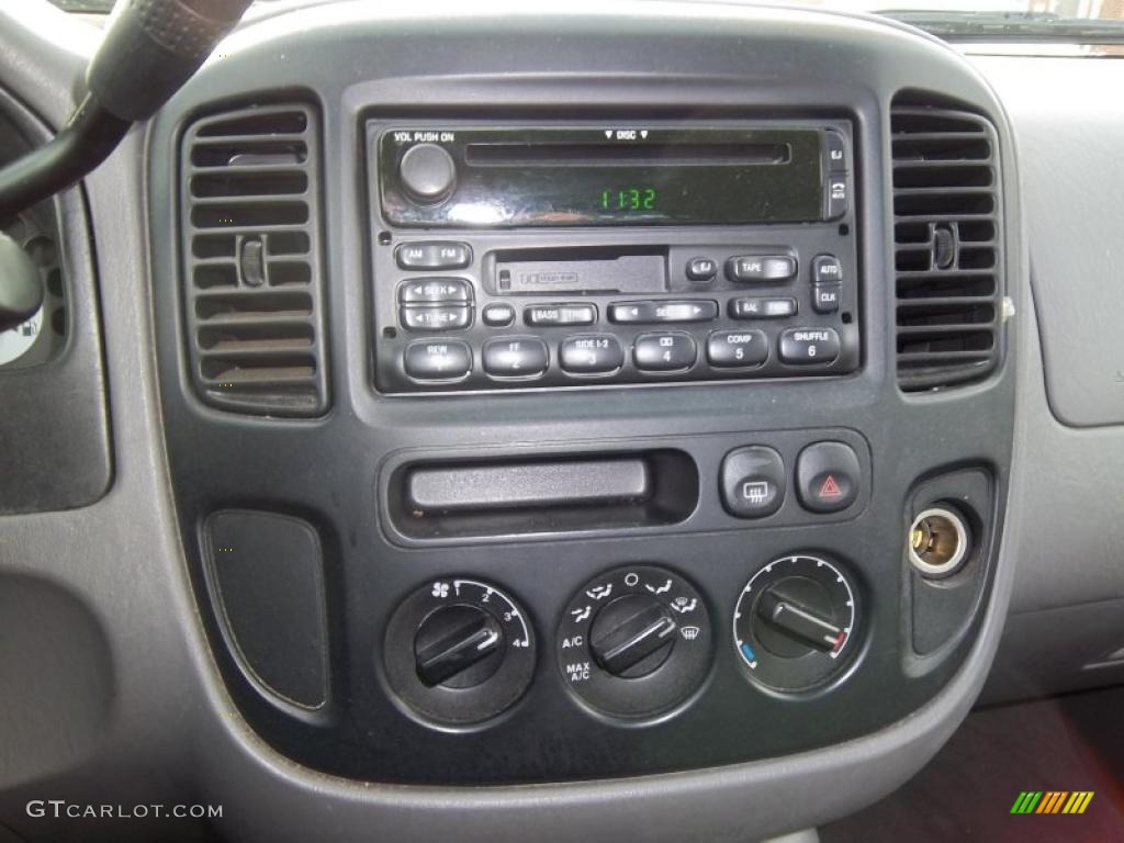 2002 Ford Escape XLS V6 Controls Photo #44843056