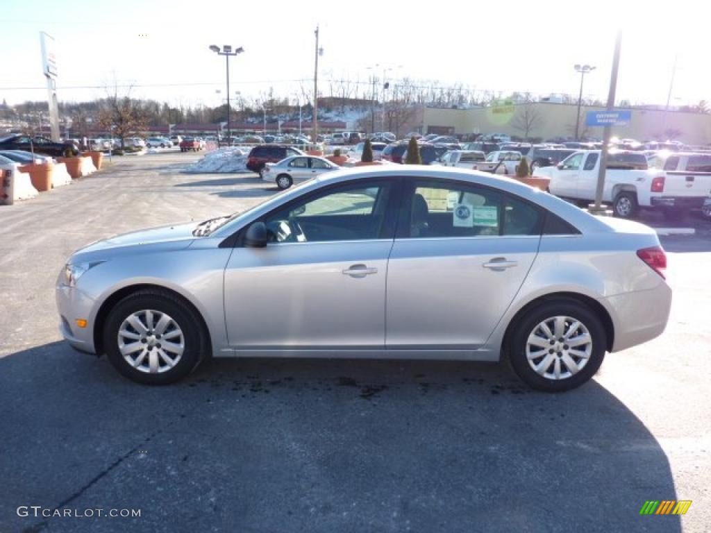 2011 Cruze LS - Silver Ice Metallic / Jet Black/Medium Titanium photo #4