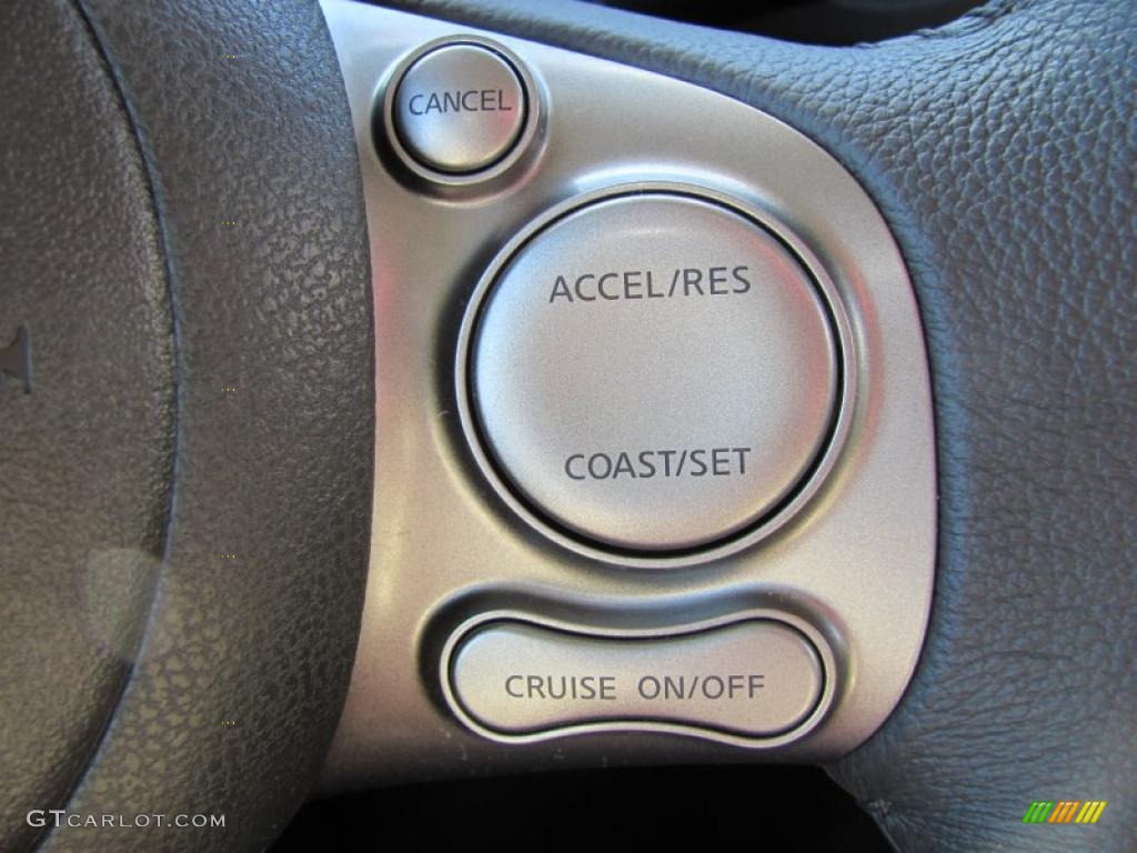 2009 Nissan Cube 1.8 SL Controls Photo #44850780