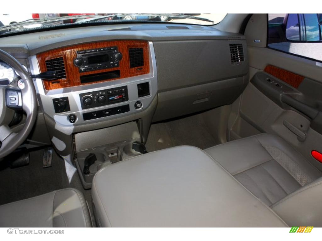 2006 Ram 2500 Laramie Quad Cab 4x4 - Brilliant Black / Medium Slate Gray photo #11