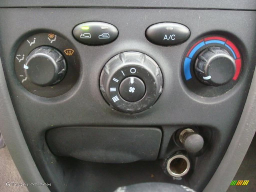 2001 Hyundai Santa Fe GLS V6 4WD Controls Photo #44859092