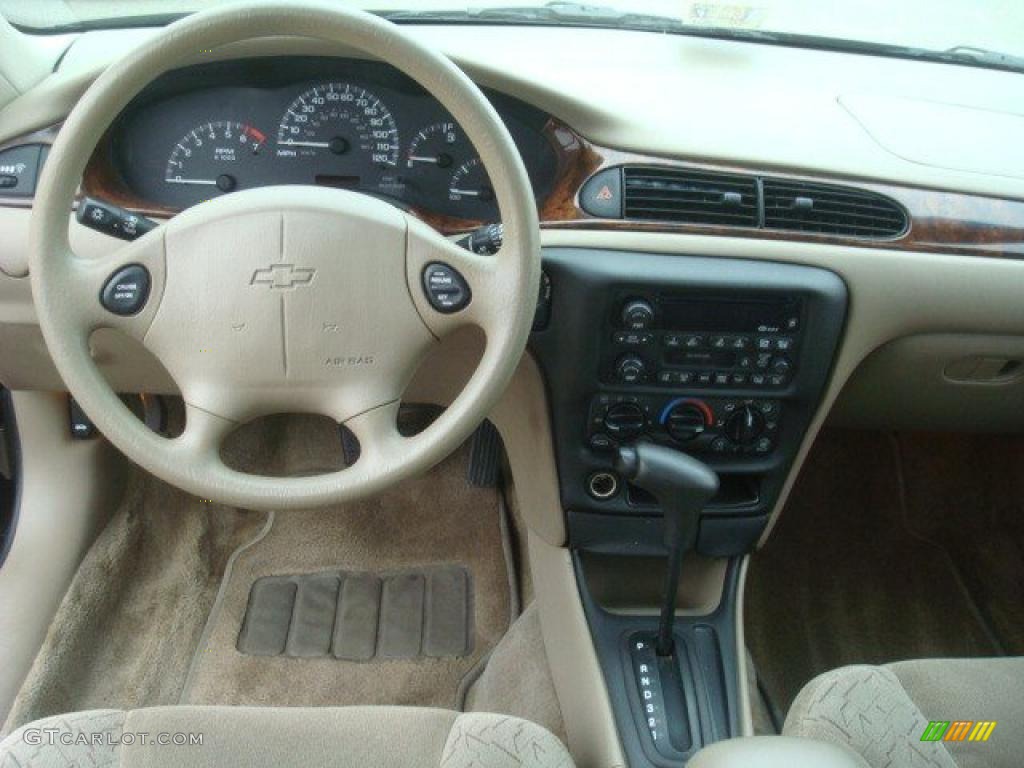 2001 Chevrolet Malibu LS Sedan Neutral Dashboard Photo #44860284