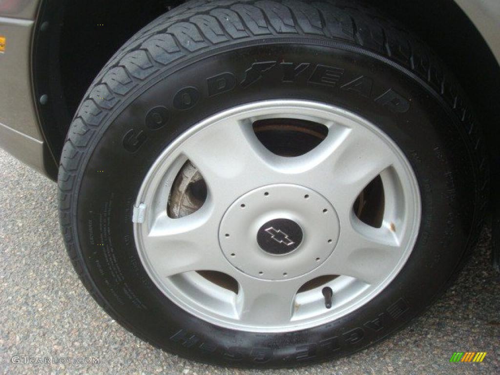 2001 Chevrolet Malibu LS Sedan Wheel Photo #44860356