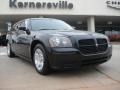 2005 Brilliant Black Crystal Pearl Dodge Magnum SE  photo #1