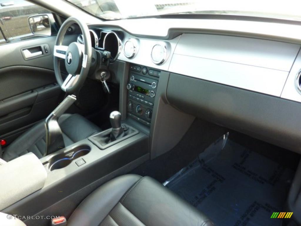 2009 Ford Mustang GT Premium Convertible Dark Charcoal Dashboard Photo #44868552