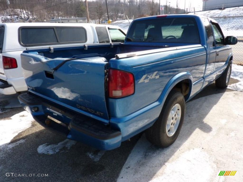 1999 S10 LS Extended Cab 4x4 - Space Blue Metallic / Medium Gray photo #2