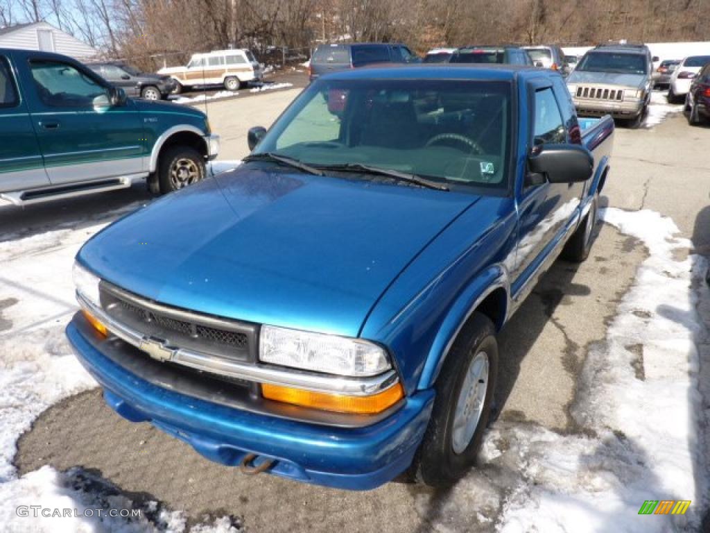 1999 S10 LS Extended Cab 4x4 - Space Blue Metallic / Medium Gray photo #5