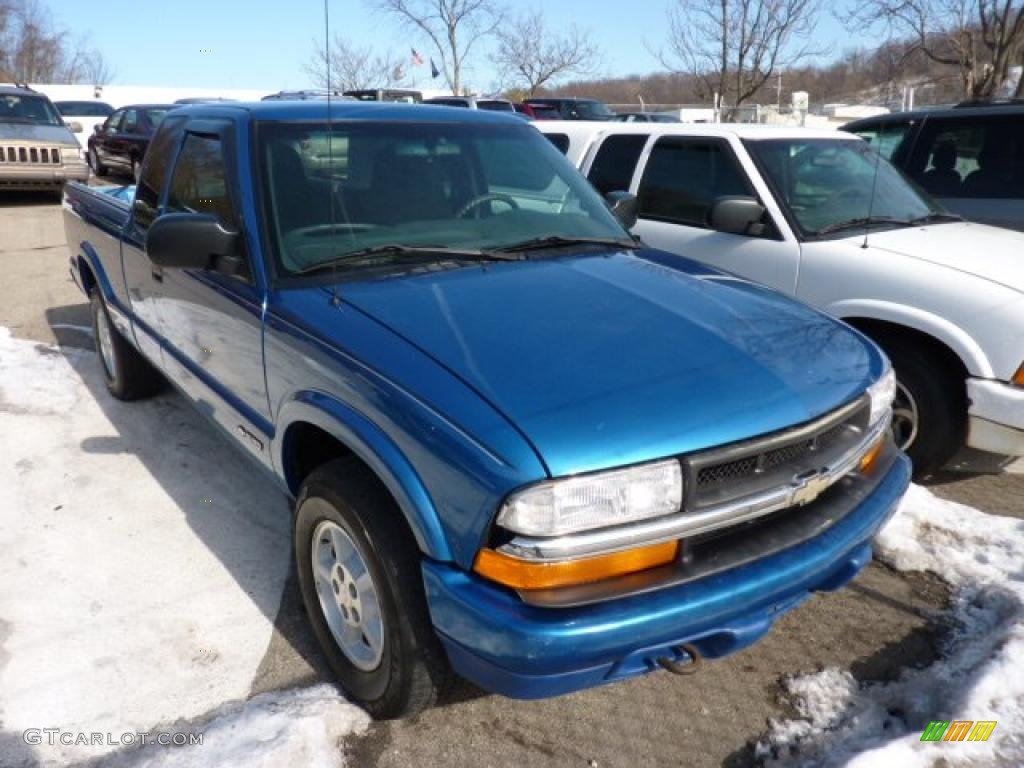 Space Blue Metallic 1999 Chevrolet S10 LS Extended Cab 4x4 Exterior Photo #44868852