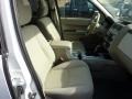 Oxford White - Mariner V6 4WD Photo No. 13