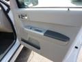 Oxford White - Mariner V6 4WD Photo No. 15