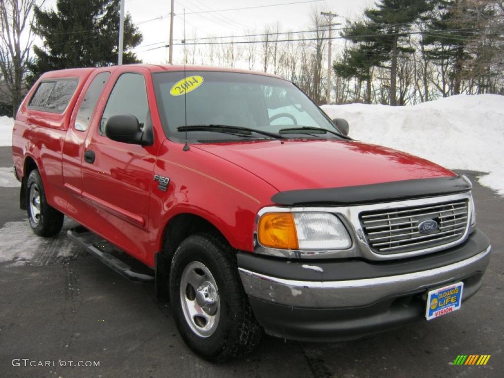 2004 F150 XLT Heritage SuperCab - Bright Red / Heritage Medium Parchment photo #13