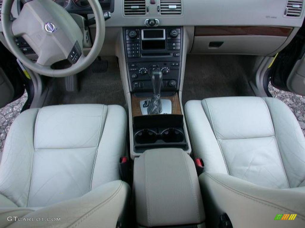 Taupe/Light Taupe Interior 2006 Volvo XC90 2.5T Photo #44869480